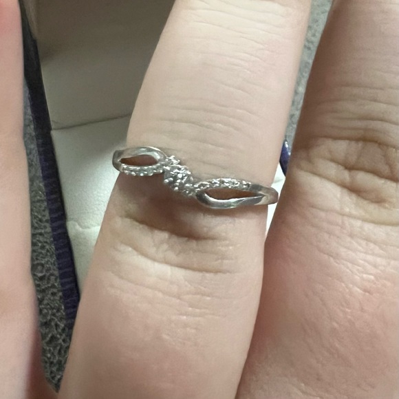 10K white gold Ben Moss promise ring - Picture 2 of 9